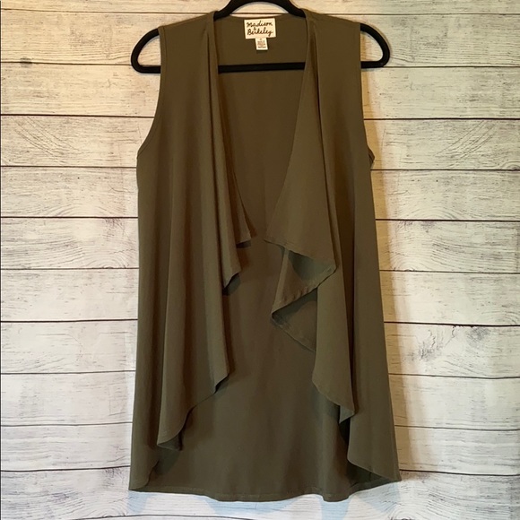 Madison & Berkeley Sleeveless Kimono - Picture 1 of 2